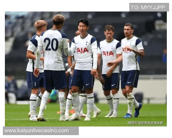 利兹联与诺丁汉森林的激烈对决谁将赢得英冠赛季的荣耀与未来